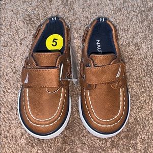 Toddler boys brand new Nautica Shoes Size 5
